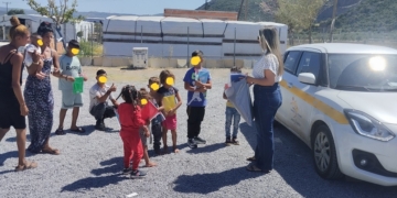 Δήμος Λοκρών: 30 παιδιά Ρομά με εφόδια και χαμόγελο στον δρόμο για το σχολείο