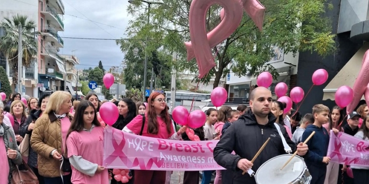 Ο «ροζ περίπατος» γέμισε την Θήβα μηνύματα ευαισθητοποίησης